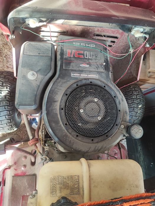 Tractoras tuns iarba Murray 12,5CP