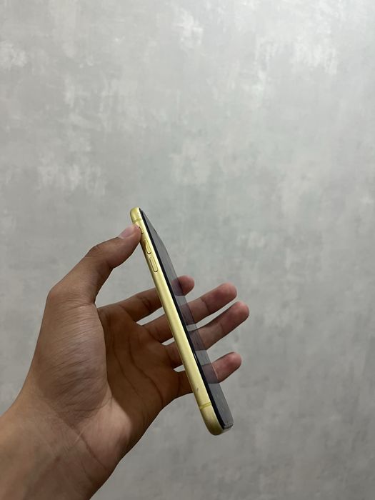 Продам iPhone 11 64 gb yellow