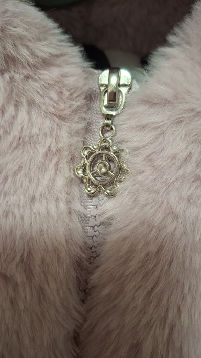 Яке за момиче 7г. 130см.