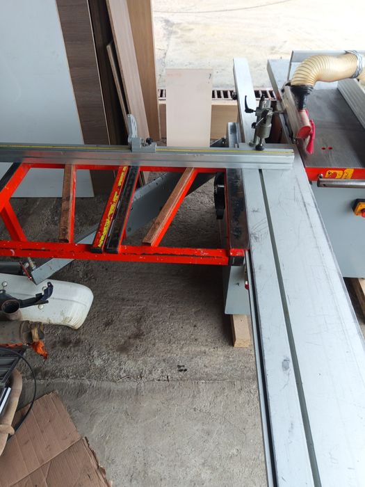 Форматен циркуляр-разкройваща малина.  2400mm