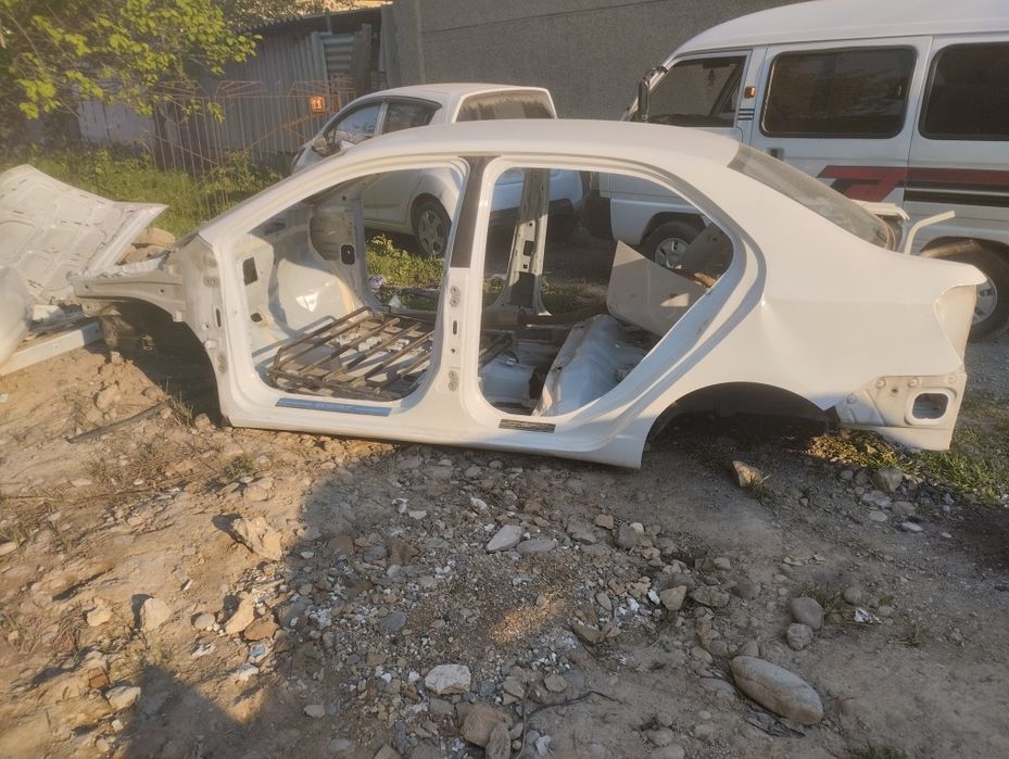 Кузов кобалт аваренни сотилади