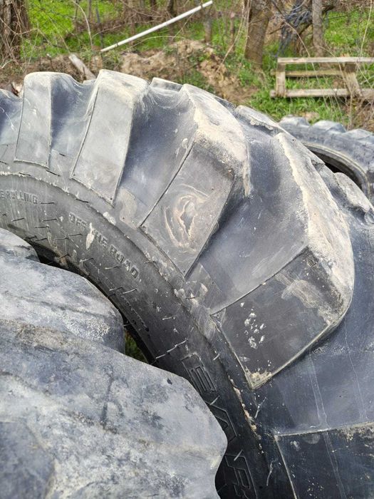 Vand anvelope buldoexcavator 16.9 R28(440/80 R28) si 400/70 R20