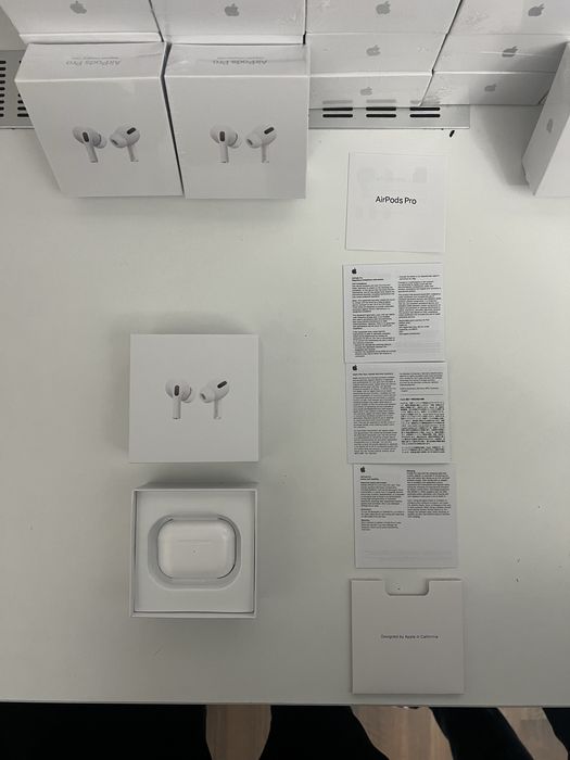 Vand AirPods 3 Pro compatibile cu iOS/Android.