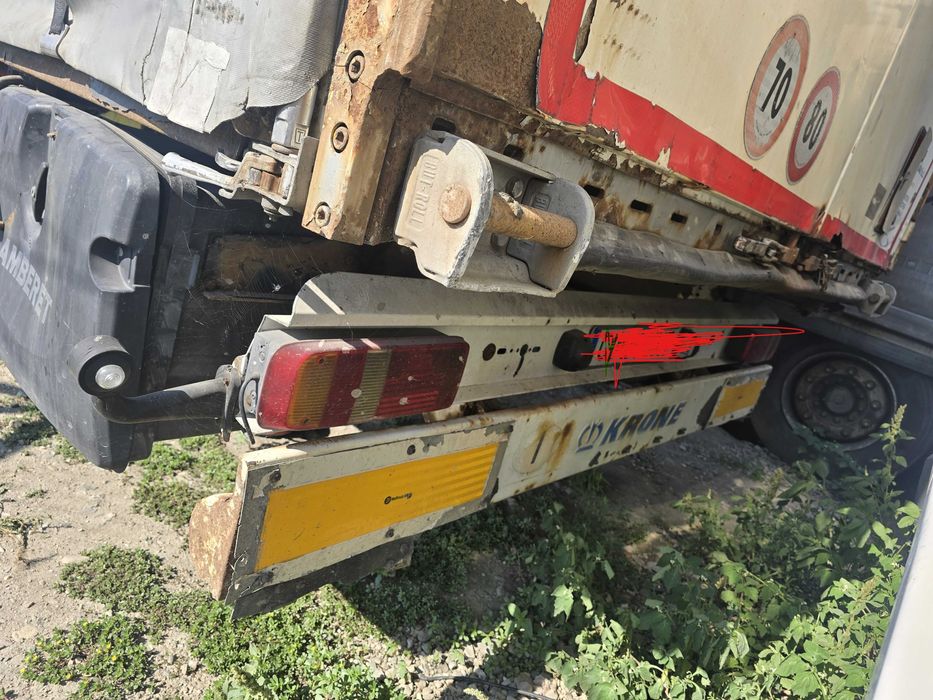 Dezmembrez 2 semiremorci Krone una Kogel si una  Schmitz