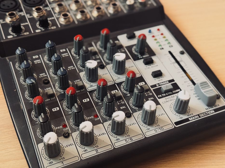 mixer audio Behringer Xenyx 1002