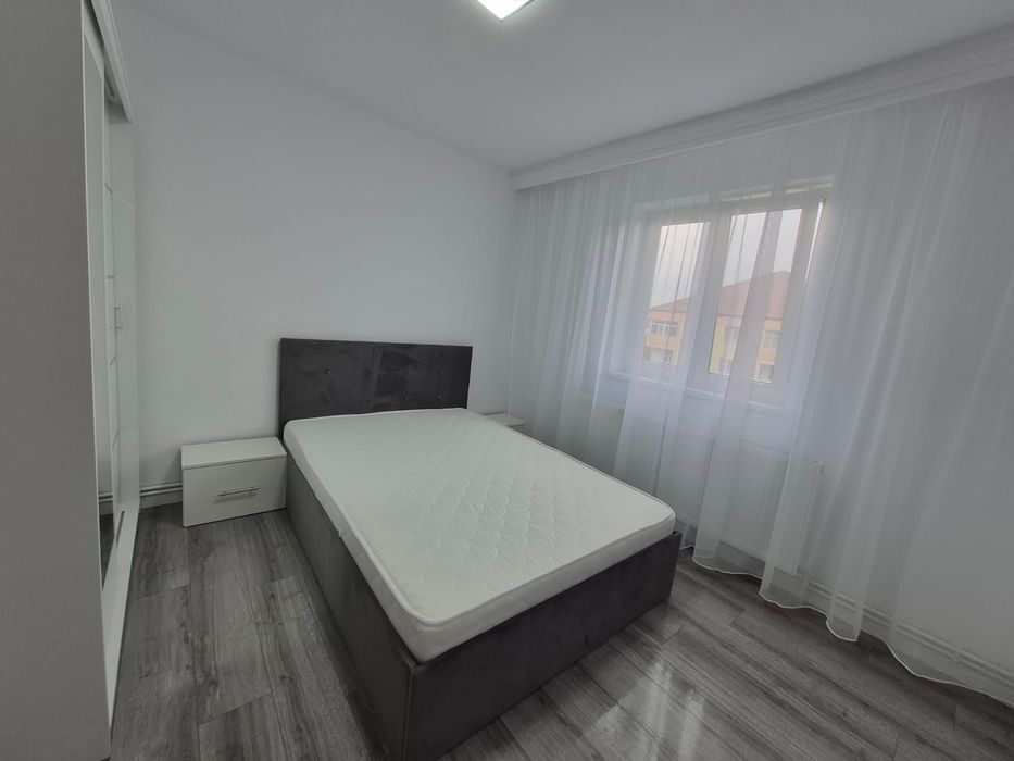 Închiriez apartament