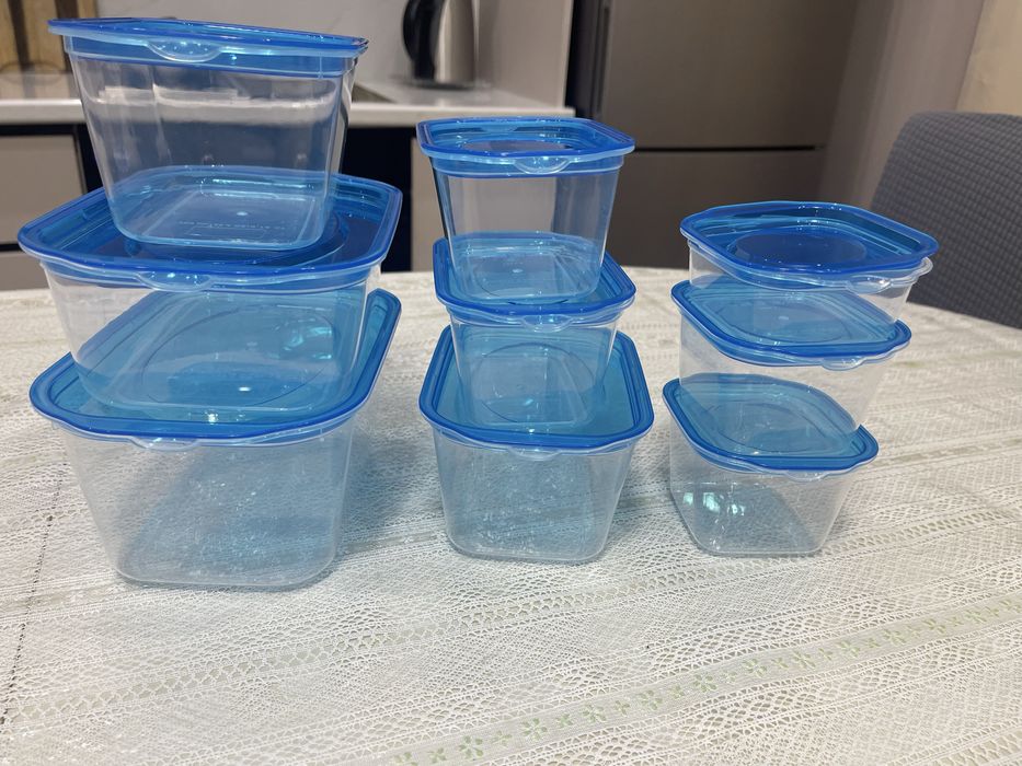 Новый набор пластиковых контейнеров
