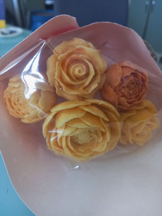 Сладкие букеты из шоколада