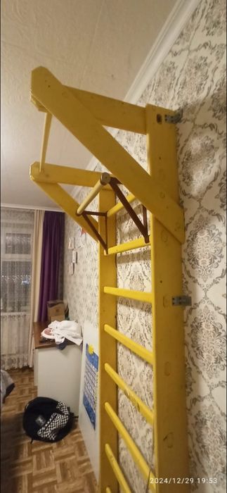 Шведская стена из дерева