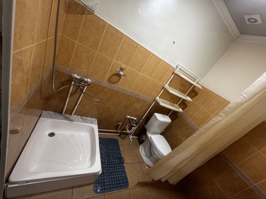 Uy hovli arendaga beriladi juda shinam tozza joy