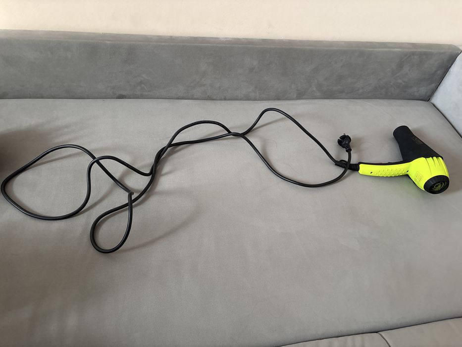 Мощный фен с двумя насадками