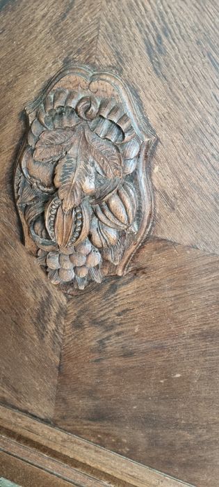 Comoda veche din lemn masiv