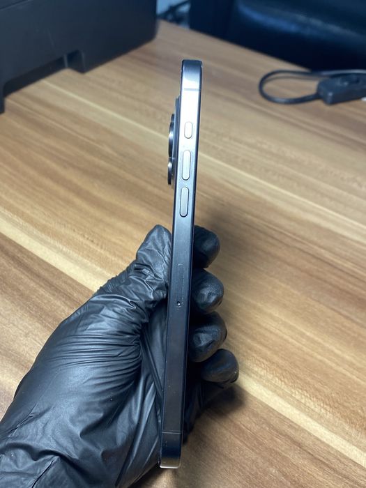 iPhone 15 Pro Max • 256 GB • Black Titanium