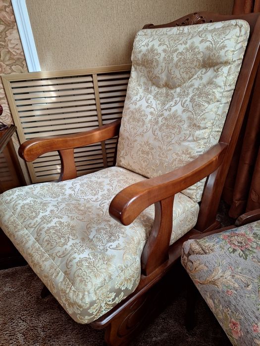 Кресло качалка  продам.