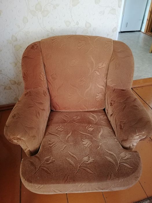 Продам Диван и 2 кресло б/у,