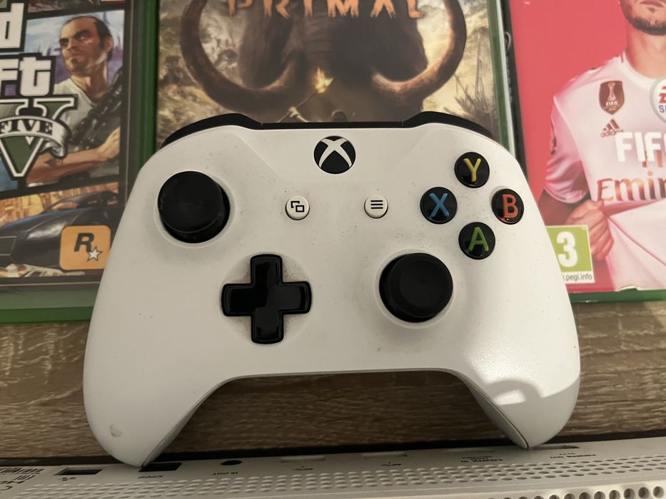 Xbox one cu 13 jocuri doua controlare