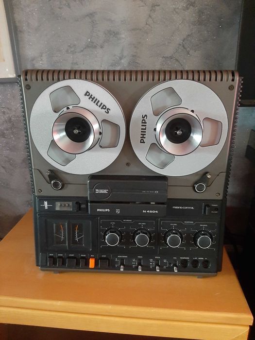 Vând magnetofon Philips N4504