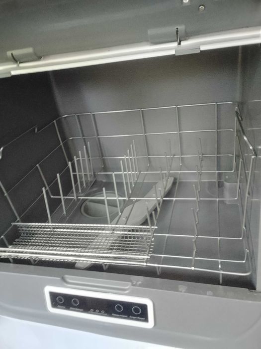 Продам посудомоечную машину