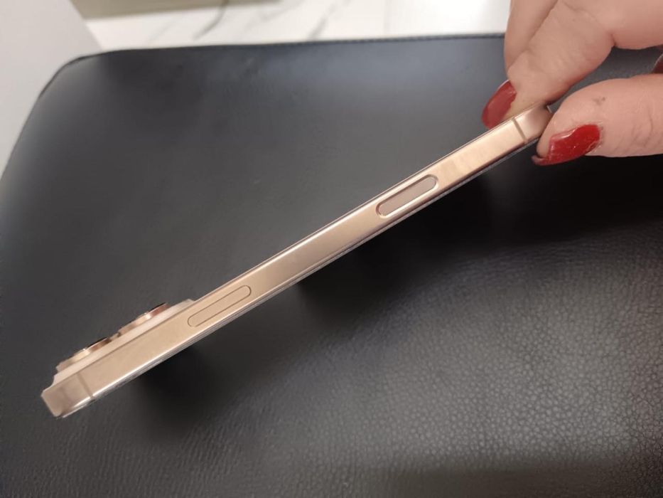 На продаже срочно айфон 16 Pro Max новый