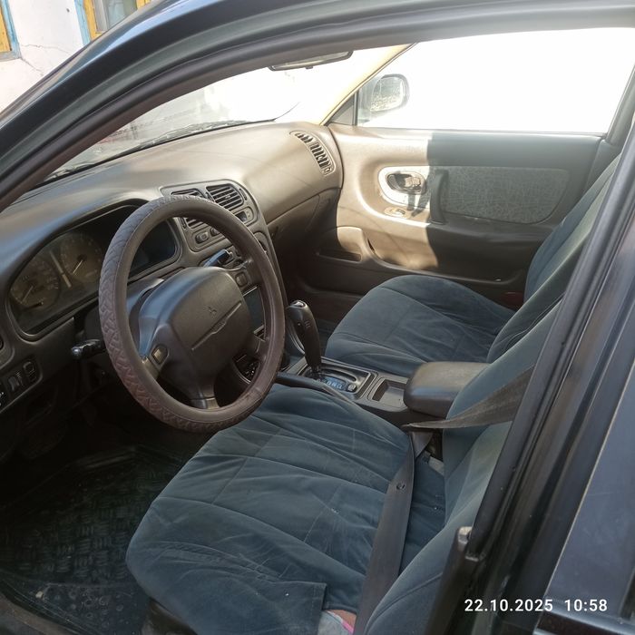 Митсубиси Галант 7 поколения.