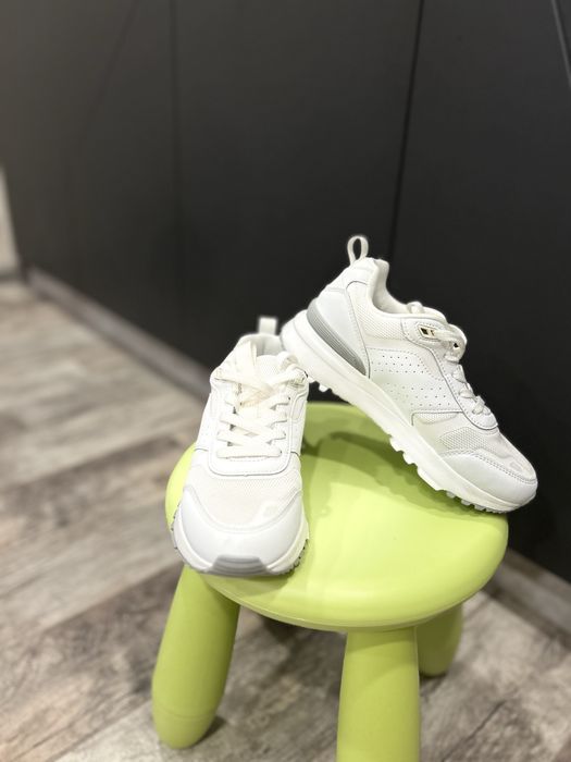 Продам кросовки женские новый