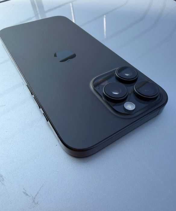 Vând iPhone 16 Pro max