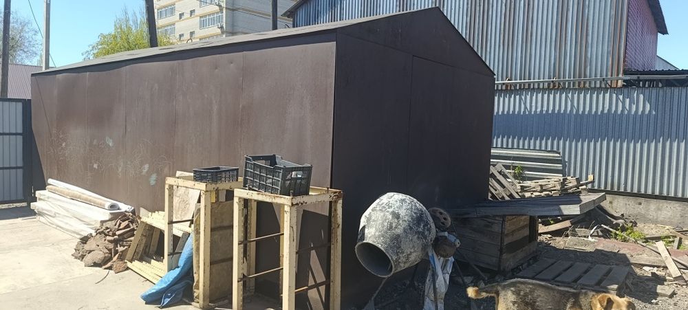 Продам гараж раньше стояла цельнометаллическая газель.