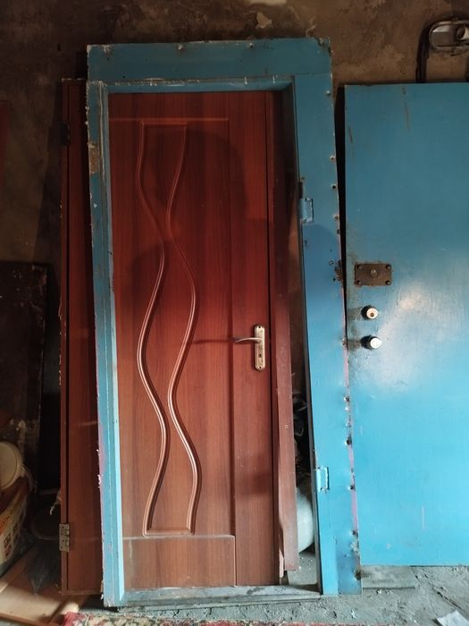 Продаю Металлическую дверь