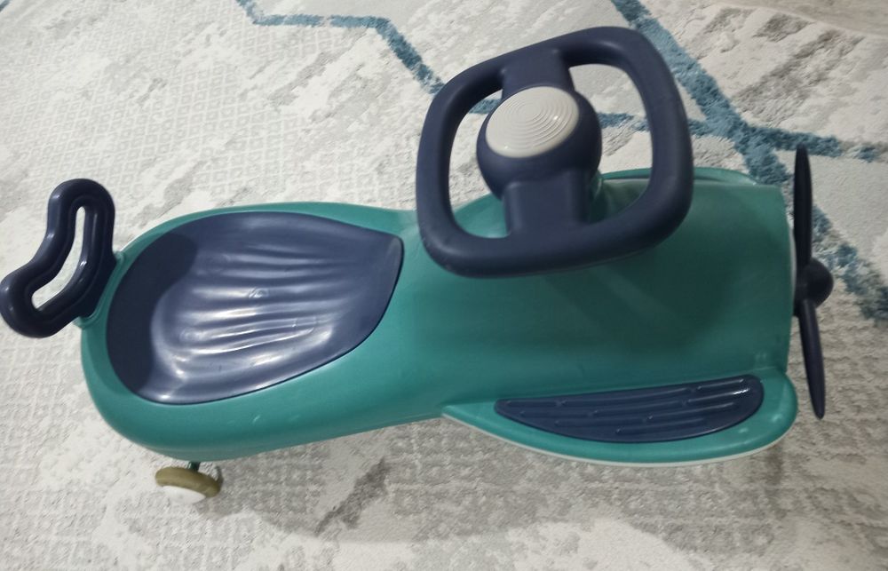 Продам Бибикар толокар,едет без ног.