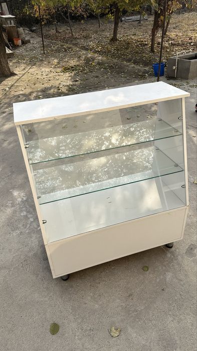 Magazin vitrina mebellari sotiladi