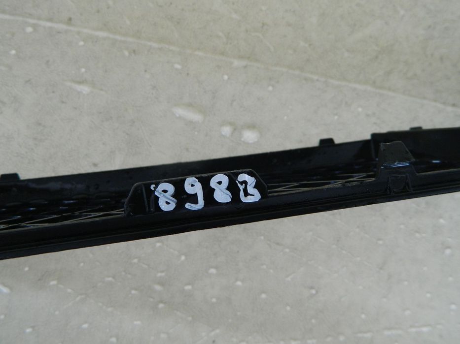 Grila centrala dintre proiectoare, BMW Seria 5, F10  /  F11, 2009, 2010, 2011, 2012, 2013,, 51117285950
