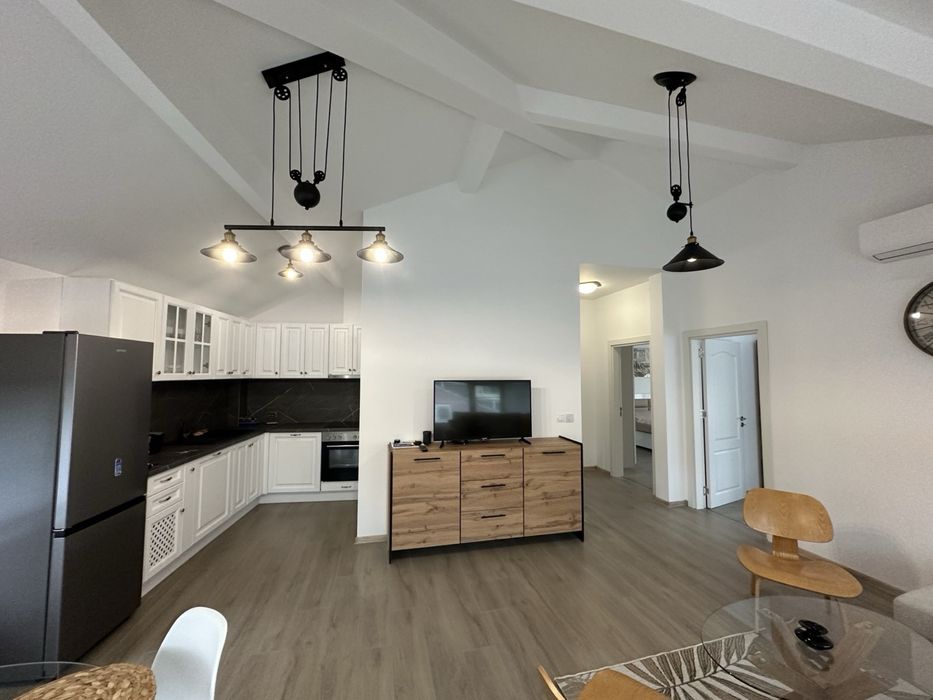 Дава се под наем Тристаен апартамент в Варна, Гръцка махала - 95 кв.м за 1000 € - Снимка #3