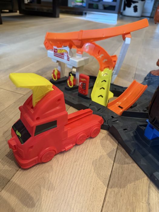 Hot wheels трек с гориллой (аката бешеной гориллы)