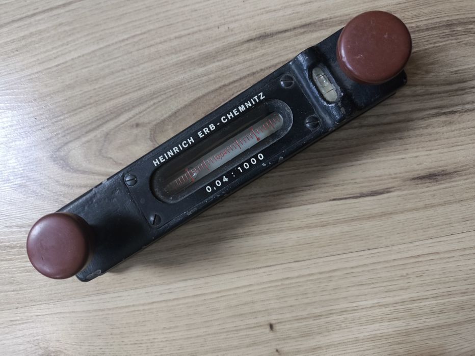 Два машини силно чувствителни нивелира с голяма точност