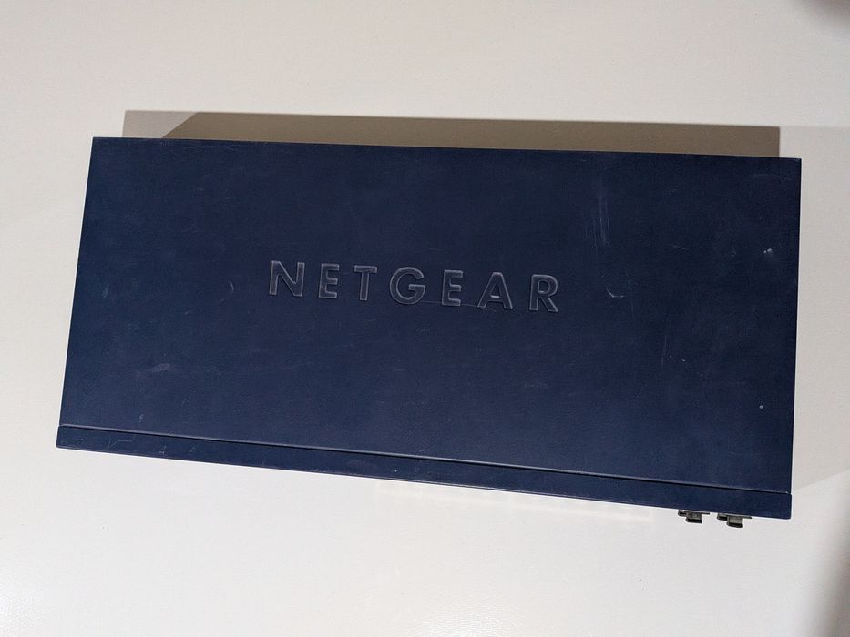 Switch NetGear PoE GS724TS