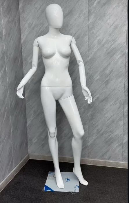 Продам манекены женские