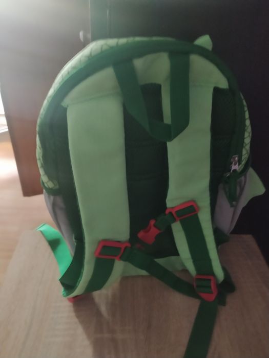 Продавам детска раничка