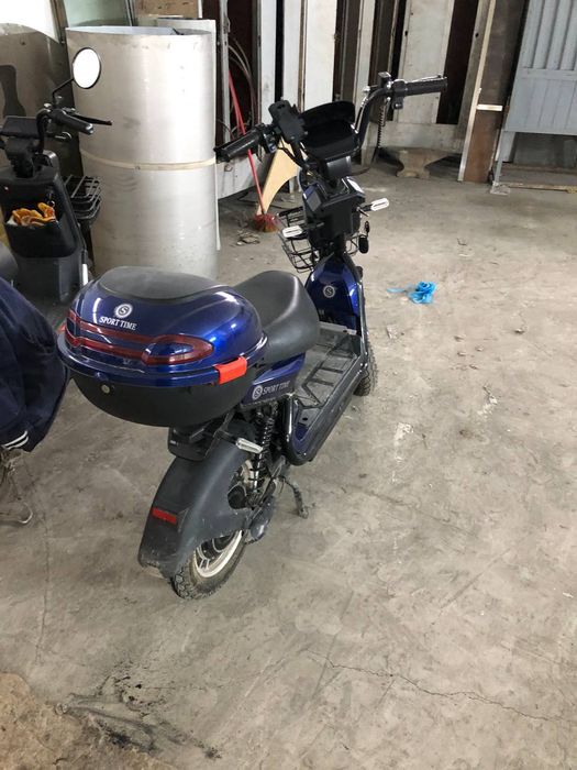 Elekto skuter , srochna sotiladi.