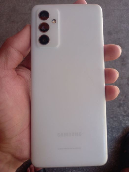 Samsung galaxy A82
