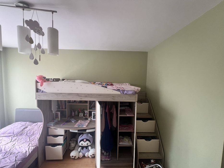 Двутажно легло със бюро гардероб и надстроика леглото е като ново