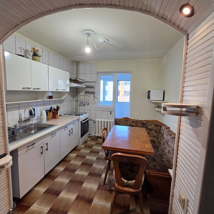 Închiriez apartament 3 camere Iancului