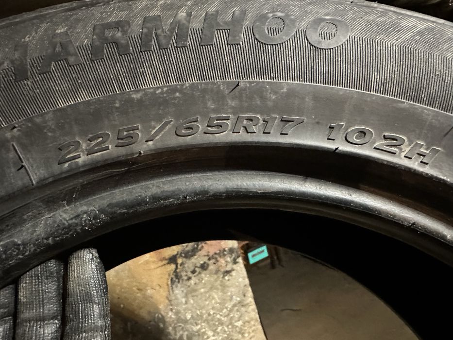 Шины размер на 17 размер 225/65 летняя в хорошем состоянии