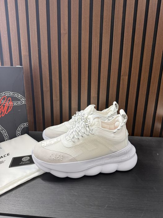Adidasi Versace chain reaction