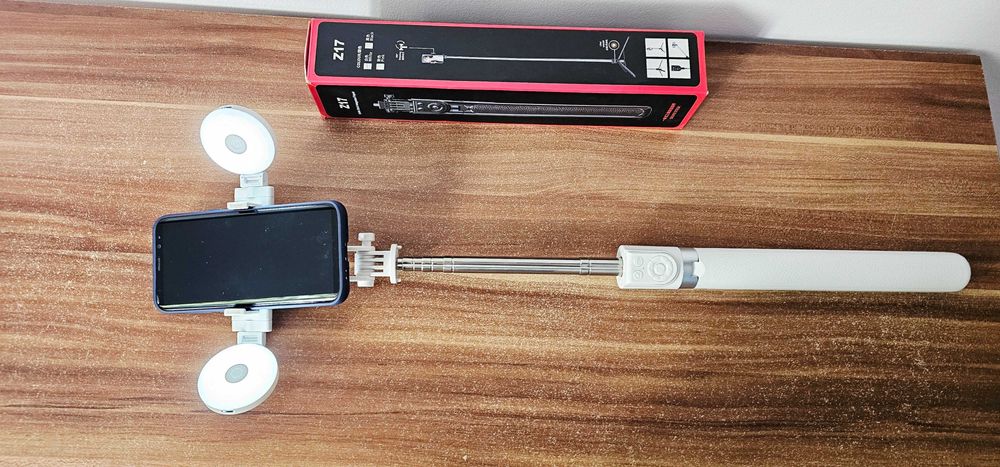 Selfie stick pentru telefon