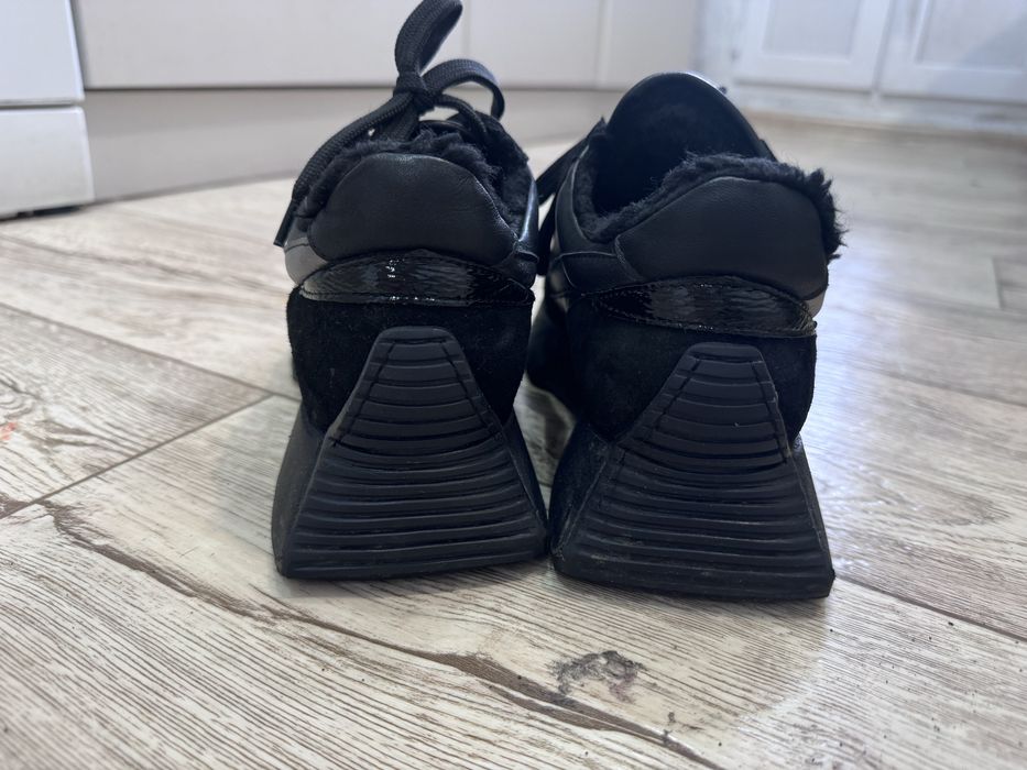 Продам зимние кроссовки