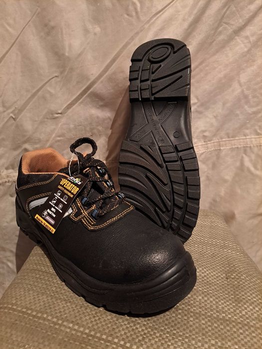 Продается рабочая одежда.