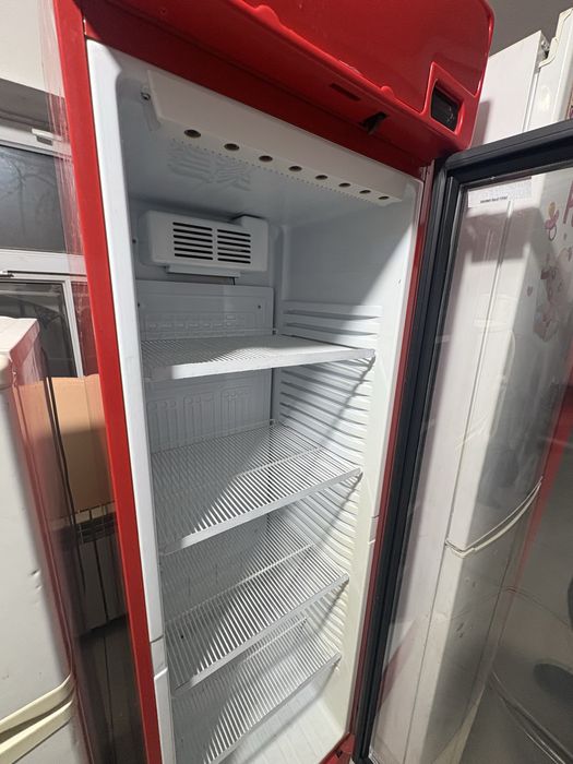 Продам витринный холодильник