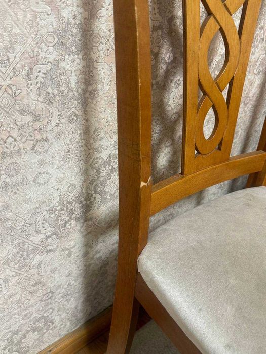 Продается стол и стулья