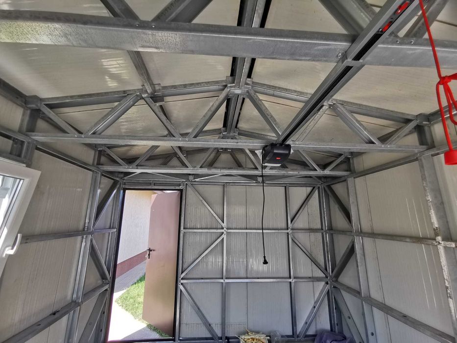 Garaj cu totul din structura metalica usoara + panouri izolate