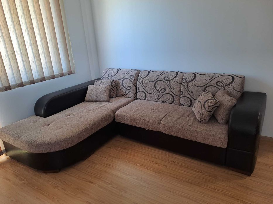 Ъглов диван в отлично състояние
